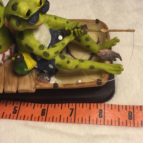 🌟 Frogs kicking Back.. gone Fising Figurine - Picture 4 of 6